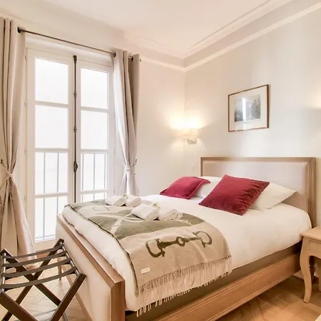 Lägenhet Grandiose Au Coeur De Paris